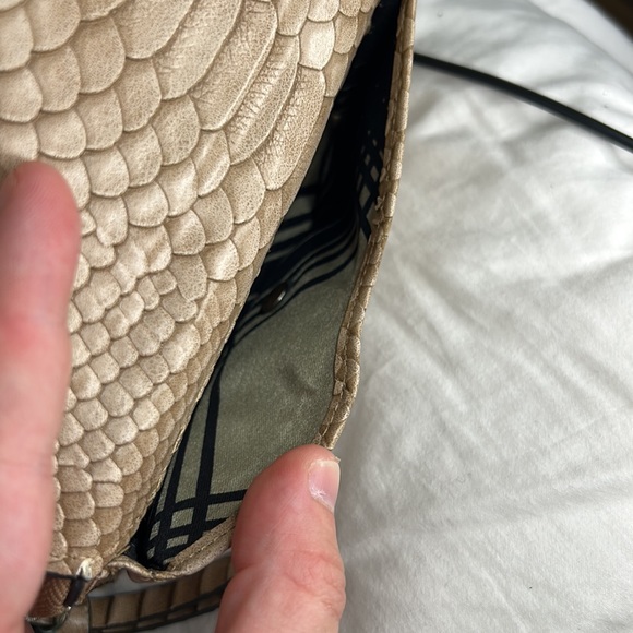 London Fog Brown/Tan Snake Printed Wristlet Wallet - Picture 3 of 9